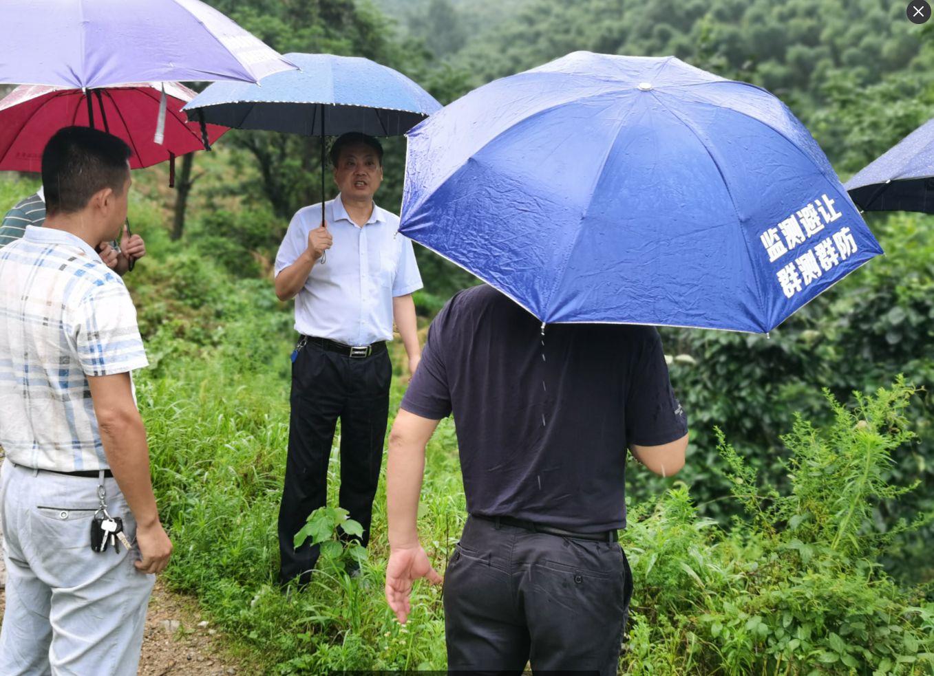 邹建辉到咸安区指导地质灾害防治工作